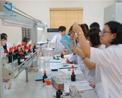 Hình ảnh về Học viên thực hành tại phòng lab nha khoa