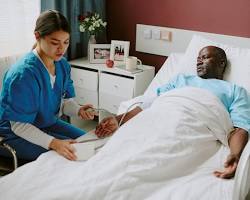 Hình ảnh về Nurse assisting elderly patient in hospital