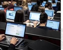 Hình ảnh về classroom with computers and students