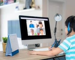Hình ảnh về Học viên đang học trực tuyến qua máy tính